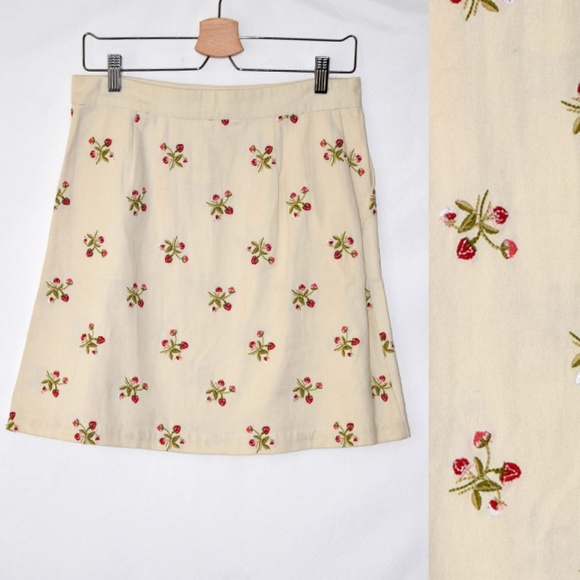 Knitted Dove Dresses & Skirts - NWOT Knitted Dove Modcloth Strawberry Mini Skirt